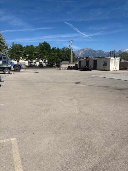 More Photos Of 4106-4112 S Commerce Dr, Murray Manufacturing For Lease