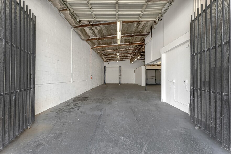 More Photos Of 8010 Wheatland Ave, Sun Valley Manufacturing For Sale