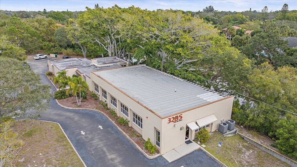 More Photos Of 3205 Southgate Cir, Sarasota Office For Sale