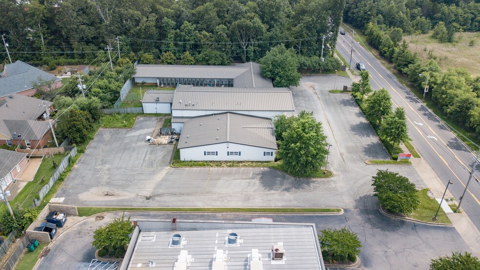 More Photos Of 1850 Berryhill Rd, Cordova Veterinarian Kennel For Sale