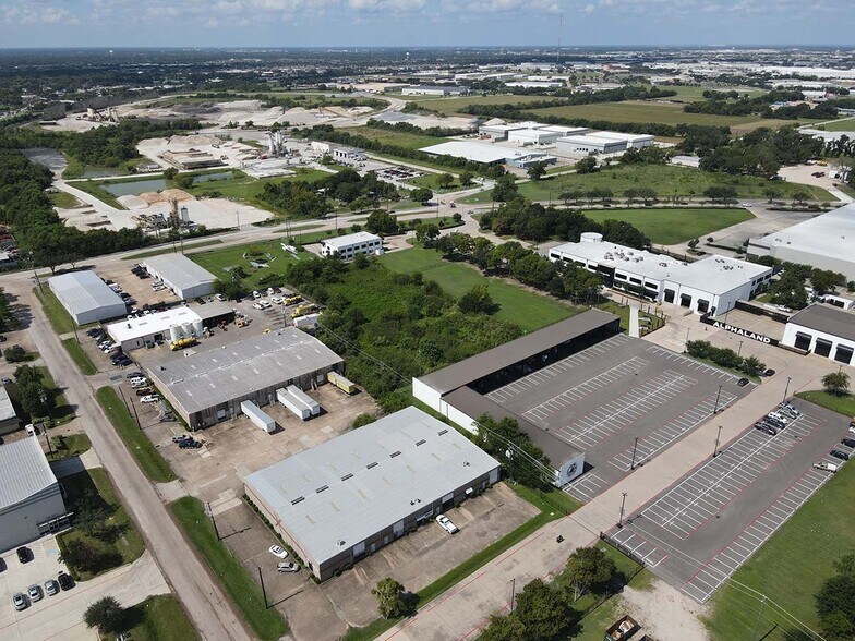 More Photos Of 1560 Industrial Dr, Missouri City Warehouse For Lease