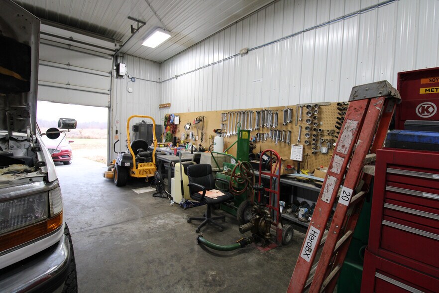 More Photos Of 5640 44th Ave S, Clinton Office For Sale