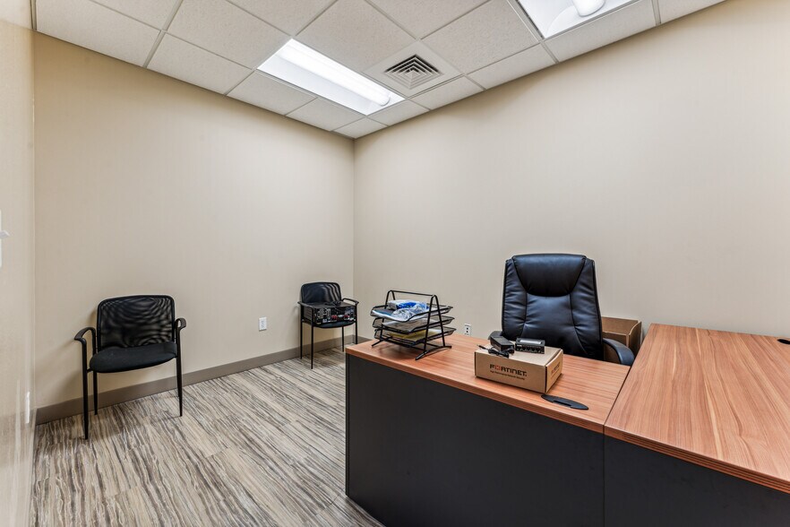 More Photos Of 2105 Northwest Blvd, Newton Office For Lease