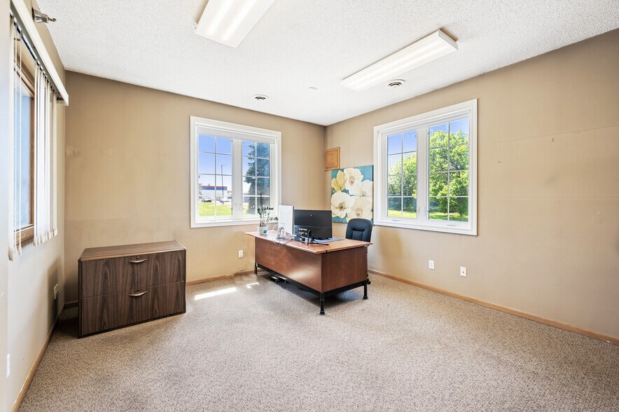 More Photos Of 8557 Wyoming Ave N, Brooklyn Park Light Distribution For Sale