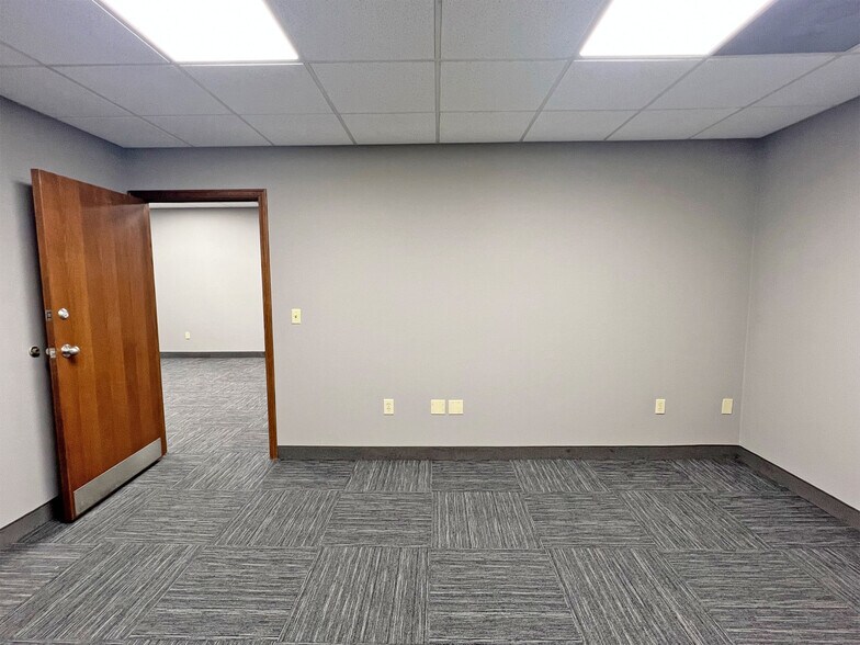 More Photos Of 3800 W 12th St, Erie Medical For Lease