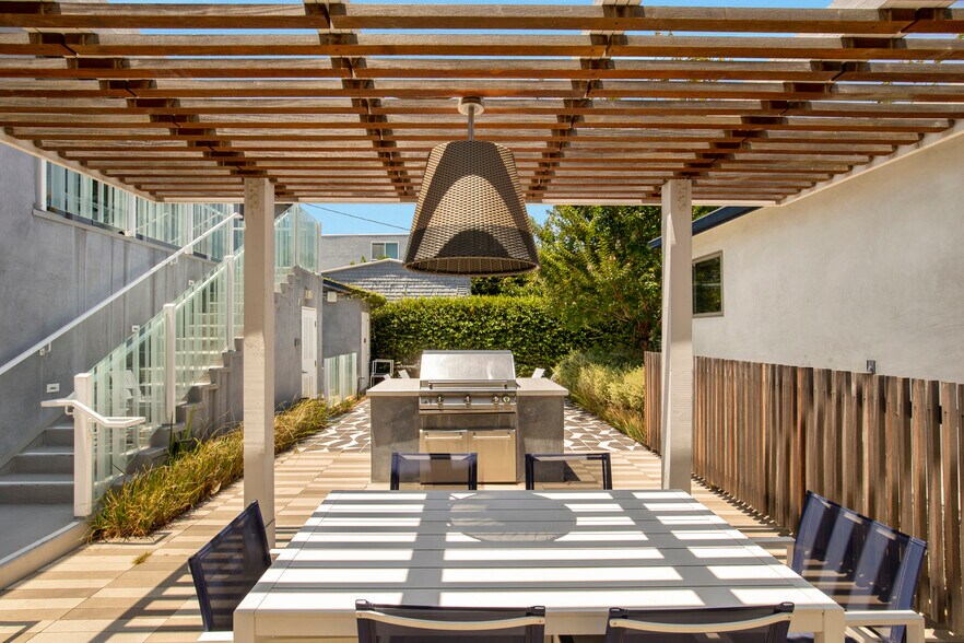 More Photos Of 1446-1448 Yale St, Santa Monica Apartments For Sale
