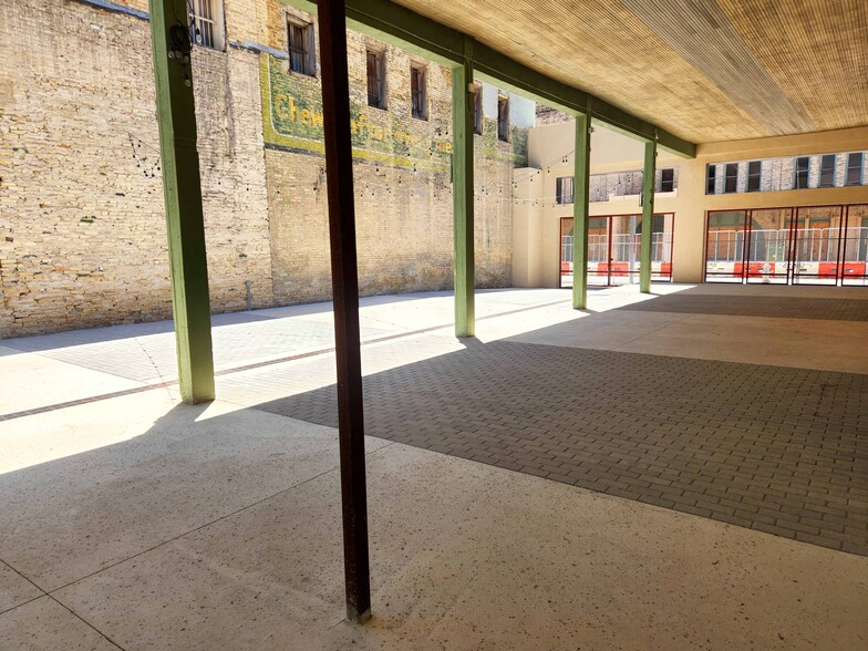 More Photos Of 333-341 W Commerce St, San Antonio Storefront For Lease