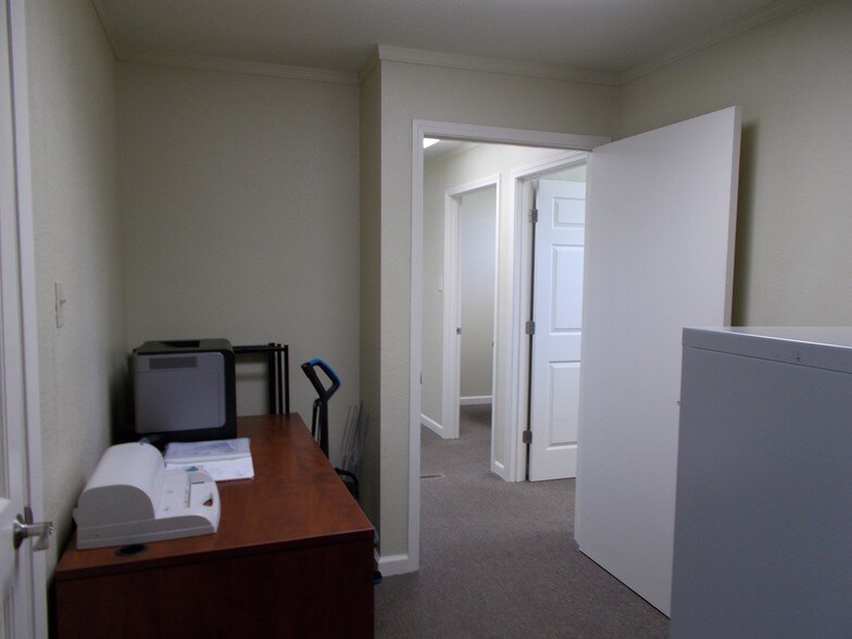 More Photos Of 1350-1358 D'Adrian Professional Pky, Godfrey Medical For Lease