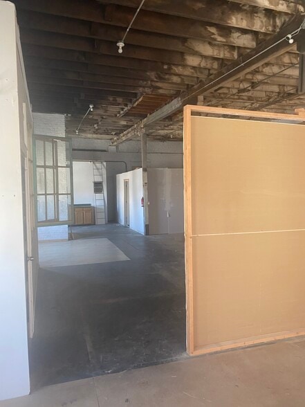More Photos Of 8-10 Alyea St, Newark Storefront For Lease