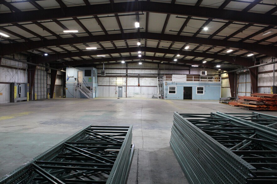 More Photos Of 2208 Parrott Way, Kelso Warehouse For Lease