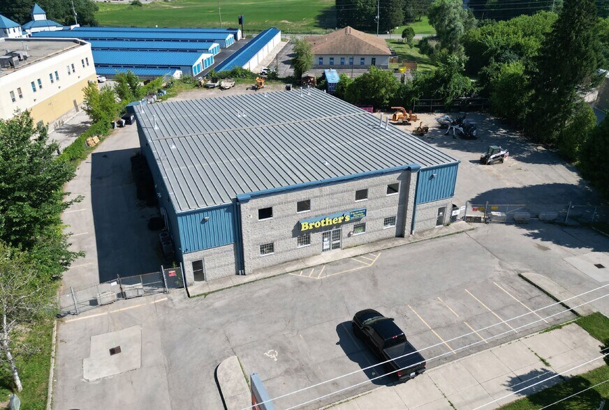 More Photos Of 1154 Wilson St W, Hamilton Warehouse For Lease