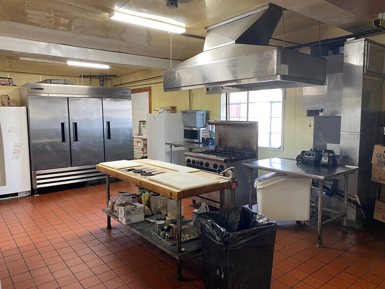 More Photos Of 5700 Bluffton Rd, Fort Wayne Restaurant For Sale