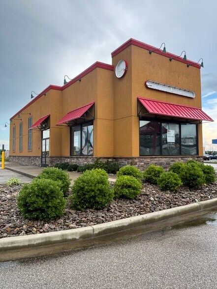 Primary Photo Of 1315 E Hackberry St, Salem Fast Food For Lease