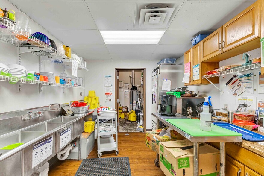 More Photos Of 941 Center Rd, Avon Freestanding For Sale