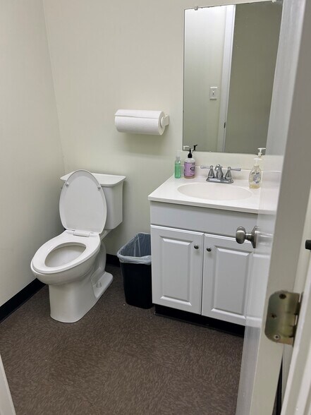 More Photos Of 1170 W Kansas St, Liberty Unknown For Lease