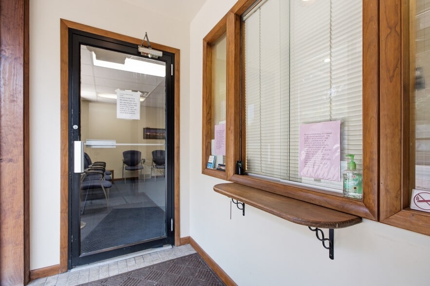 More Photos Of 3519 Bigelow Blvd, Pittsburgh Office For Sale
