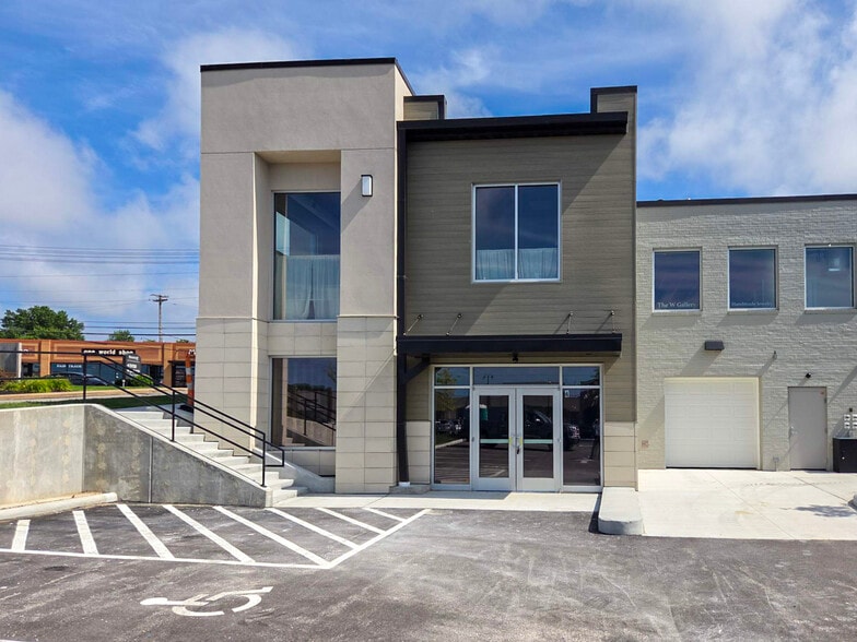 More Photos Of 19350 Detroit Rd, Rocky River General Retail For Lease