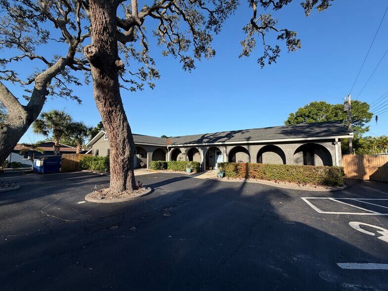 Primary Photo Of 11520 Oakhurst Rd, Largo Medical For Lease