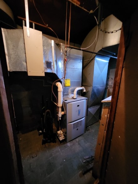 More Photos Of 977 Oxford St E, London Specialty For Lease