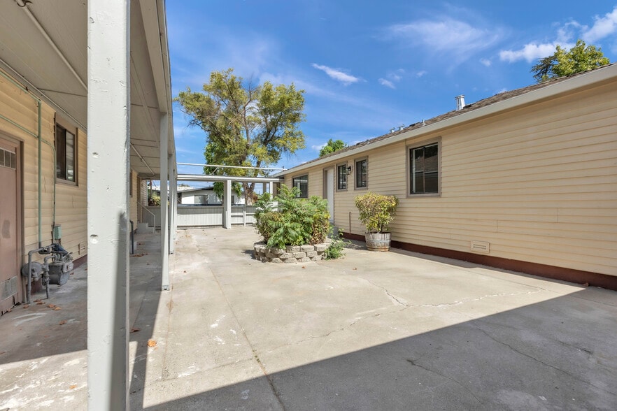 More Photos Of 1006 Lochbrae Rd, Sacramento Assisted Living For Sale