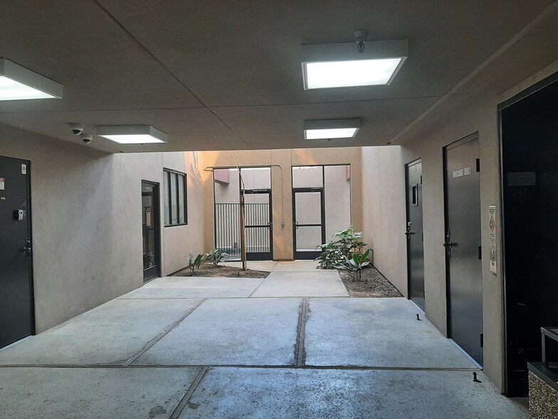 More Photos Of 3550 Q St, Bakersfield Office For Sale