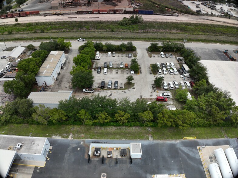 More Photos Of 3252 Palm Ave, Fort Myers Service For Lease