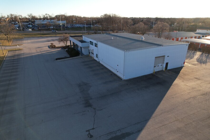 More Photos Of 1320 E Chicago St, Elgin Auto Dealership For Sale
