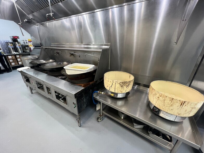 More Photos Of 6816 River Center Dr, Clemmons Office For Lease