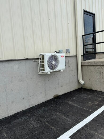 More Photos Of 190 Morris Dr, Harrodsburg Warehouse For Lease
