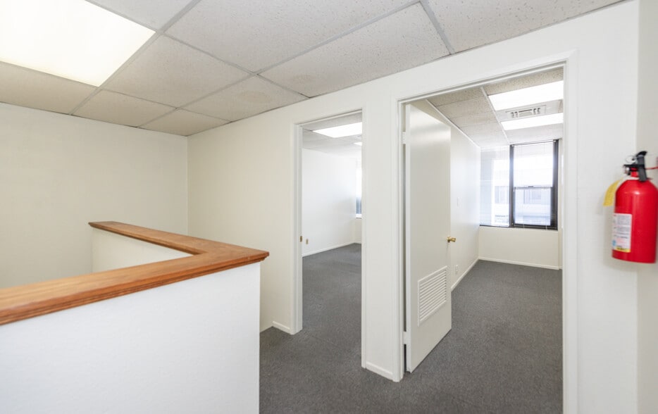 More Photos Of 711 W 17th St, Costa Mesa Light Manufacturing For Lease