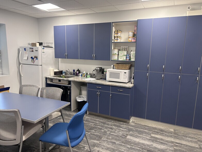 More Photos Of 2240 N Opdyke Rd, Auburn Hills Office For Sale