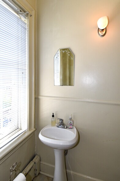 More Photos Of 109-111 S Fairfax St, Alexandria Office For Sale
