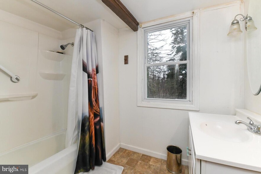 More Photos Of 2270 Harding Hwy, Newfield Flex For Sale