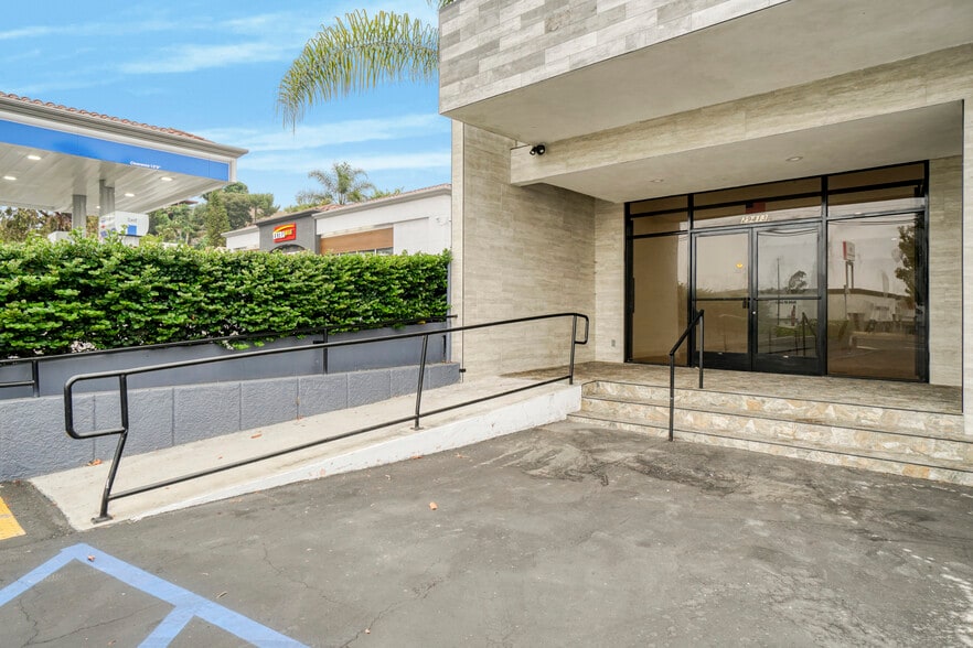 More Photos Of 29413 S Western Ave, Rancho Palos Verdes Freestanding For Lease