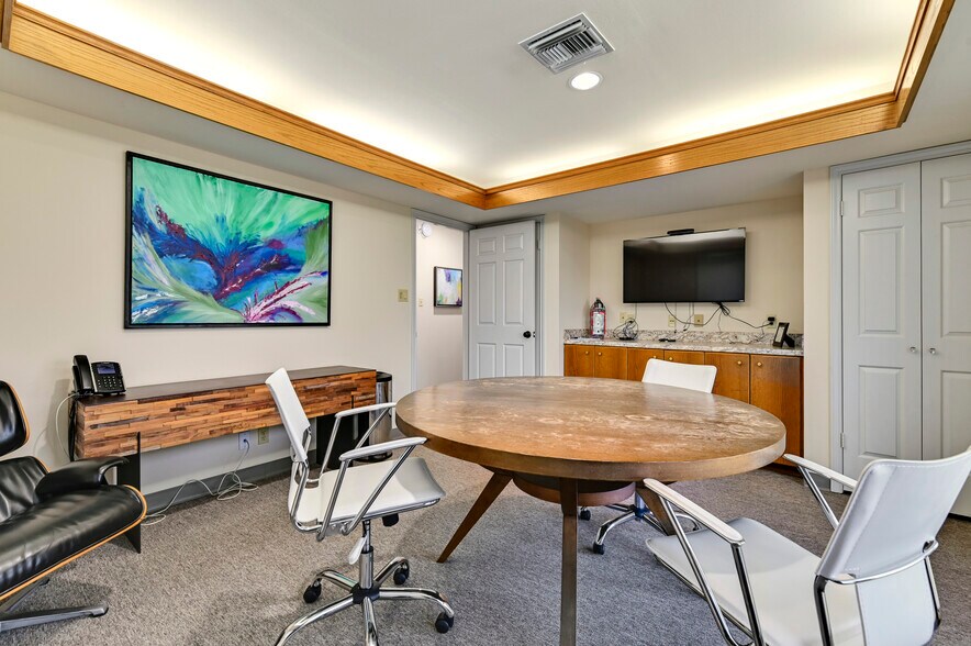 More Photos Of 8733 Shoal Creek Blvd, Austin Office For Lease