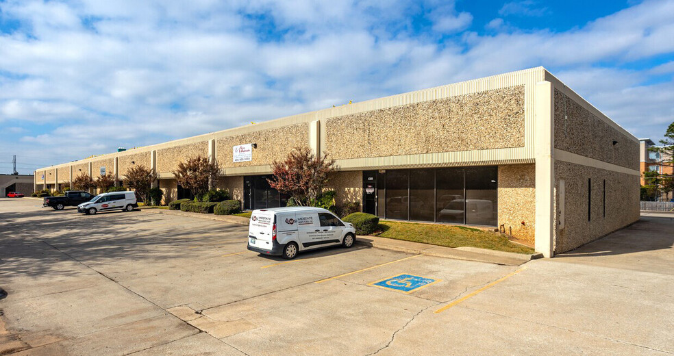 Primary Photo Of 4309-4325 SW 21st St, Oklahoma City Warehouse For Lease