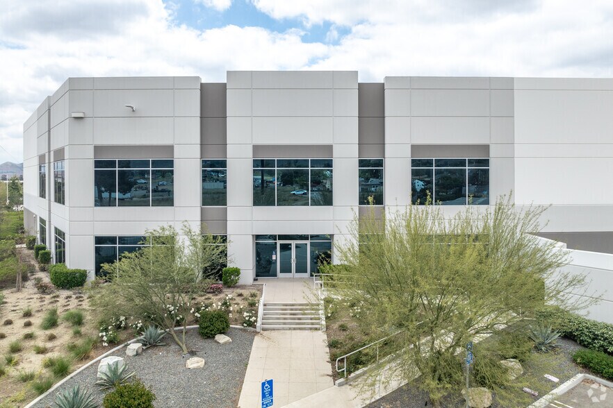 More Photos Of 4420 Serrano Dr, Jurupa Valley Manufacturing For Lease