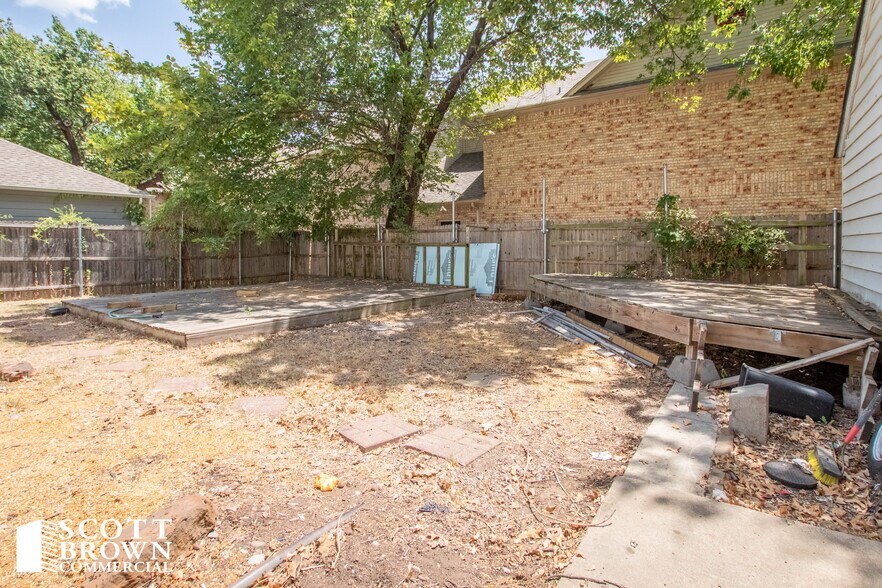 More Photos Of 424 Bryan St, Denton Restaurant For Sale