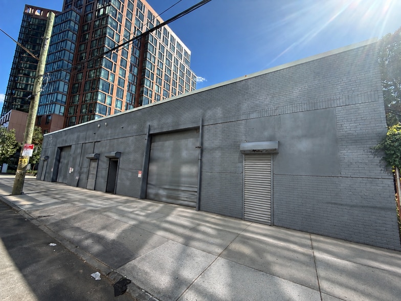 More Photos Of 26-31 1st St, Astoria Warehouse For Lease