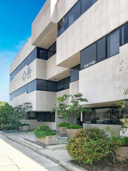 More Photos Of 22110 Roscoe Blvd, Canoga Park Office For Sale