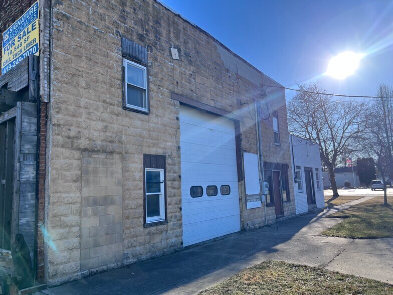 More Photos Of 235-239 Maple St, Metamora Light Distribution For Sale