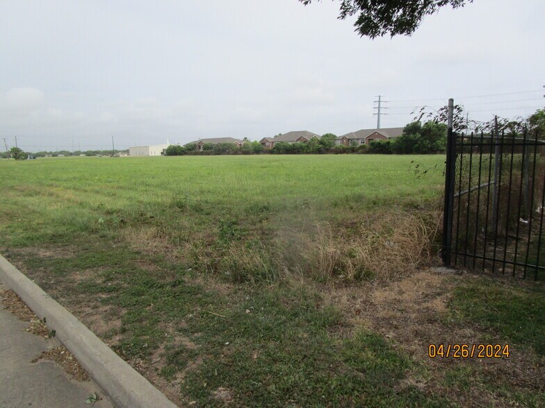 More Photos Of Avenue J @ Skinner, Freeport Land For Sale