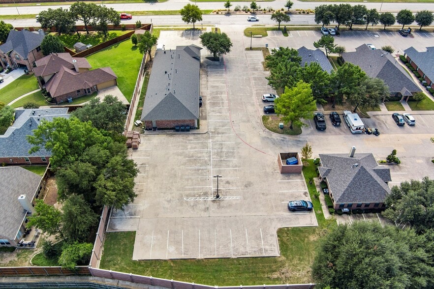 More Photos Of 450 W Harwood Rd, Hurst Freestanding For Sale