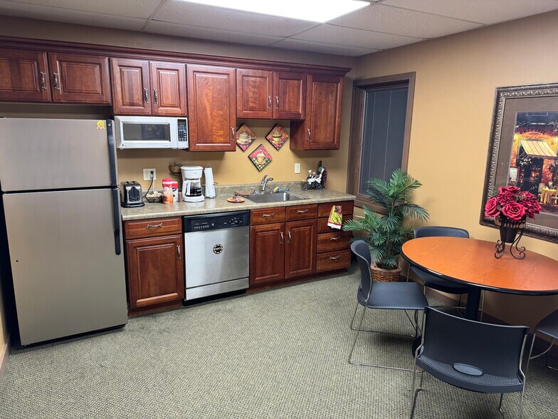 More Photos Of 1401 Regency Dr E, Savoy Office For Sale