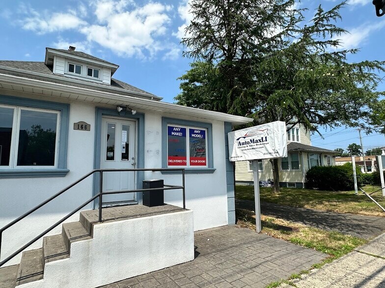 More Photos Of 166 Higbie Ln, West Islip Storefront Retail Office For Lease