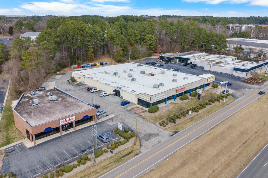 More Photos Of 3742 Durham Chapel Hill Blvd, Durham Showroom For Lease