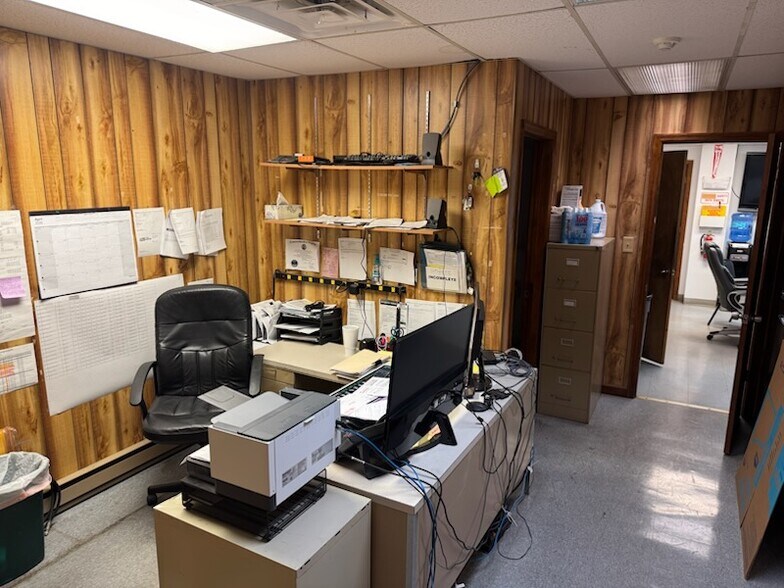 More Photos Of 2401 Plantation Rd NE, Roanoke Manufacturing For Sale