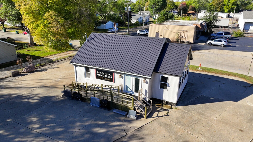 More Photos Of 603 W Rock Falls Rd, Rock Falls General Retail For Sale