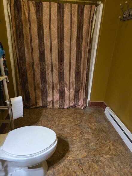 More Photos Of 305 Columbia Ave, Goldfield Bar For Sale