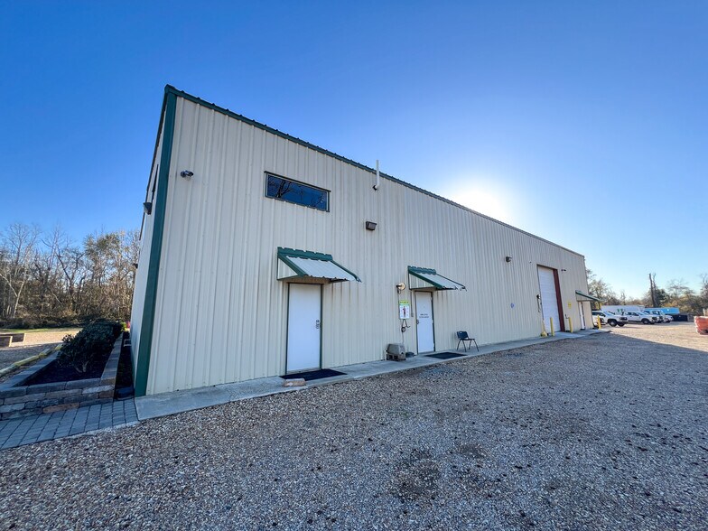 More Photos Of 39509 I-55 Service Rd, Ponchatoula Light Distribution For Lease
